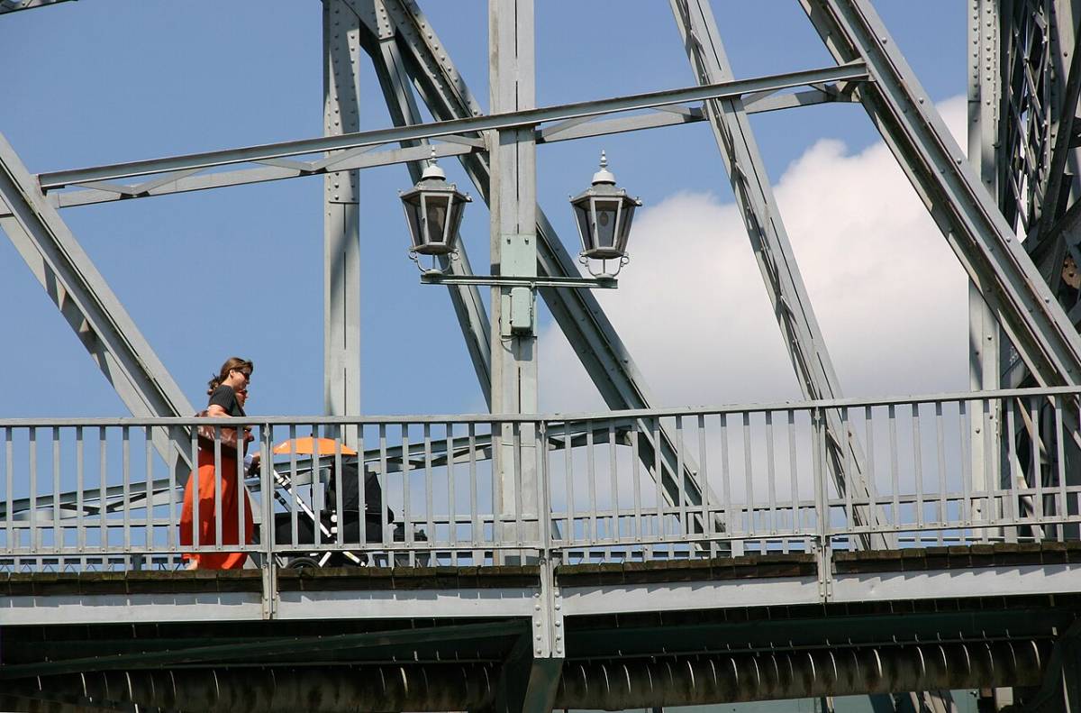 Die Brücke „Blaues Wunder" zwischen Loschwitz und Blasewitz