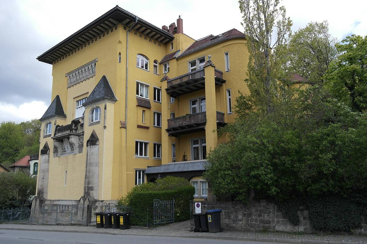 Villa mit Türmchen im Dresdner Villenstadtteil Loschwitz